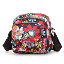 Load image into Gallery viewer, Floral Flap Bag